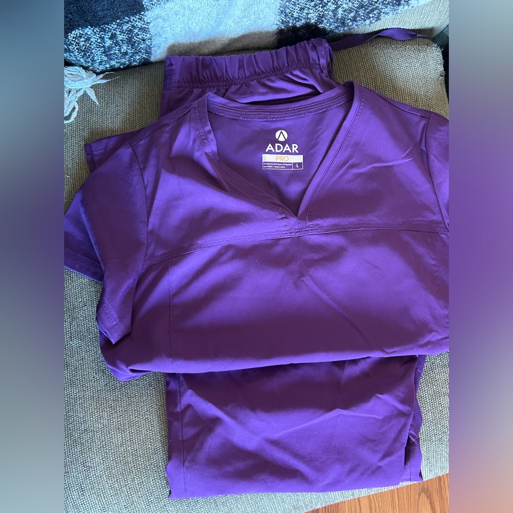Adar Scrub Set.